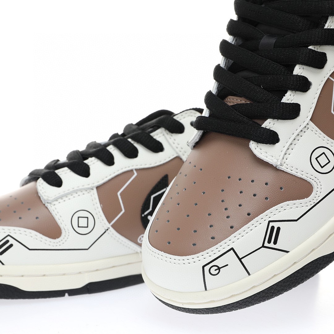 Dunk Low “皮革白黑巧克力棕遊戲印花”