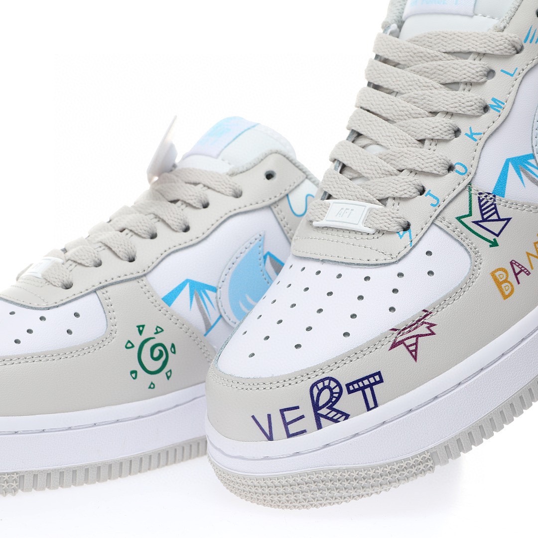 Nike Air Force 1 “皮革灰白藍彩色雪山塗鴉”