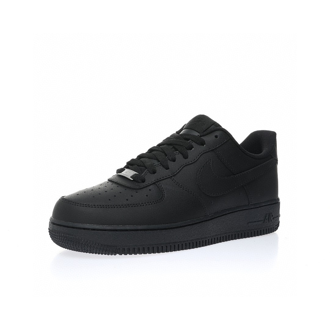 Nike Air Force 1“純黑”
