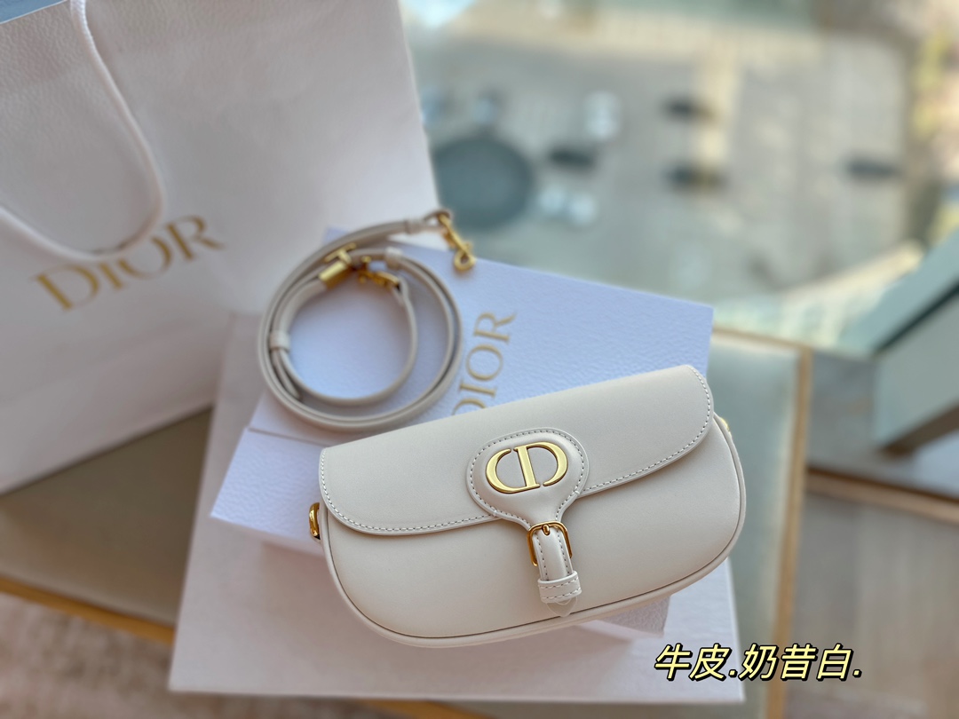 【在庫限り】🈹🎉【Dior】DIOR BOBBY EAST-WEST バッグ👏
