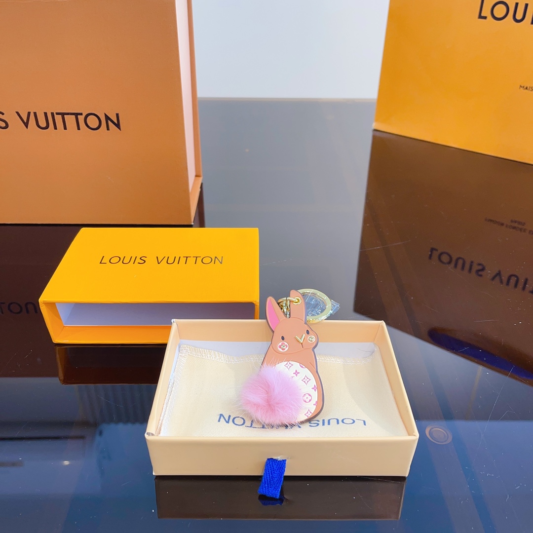 《ミンクファーの尻尾が可愛い🐇♪》Louis Vuitton バッグチャーム🥰