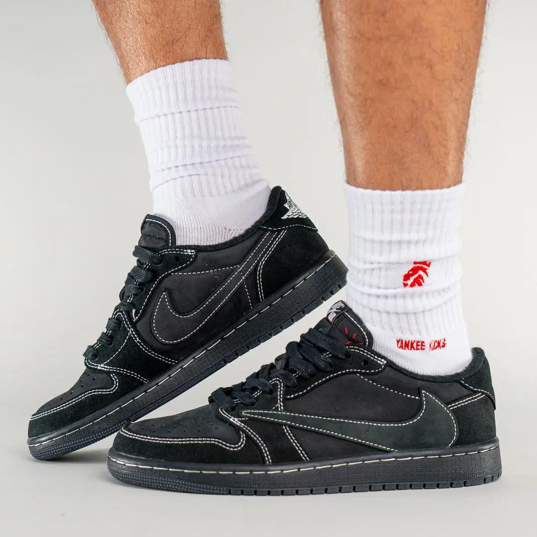 トラヴィス・スコット × ナイキ エアジョーダン1 ロー OG 