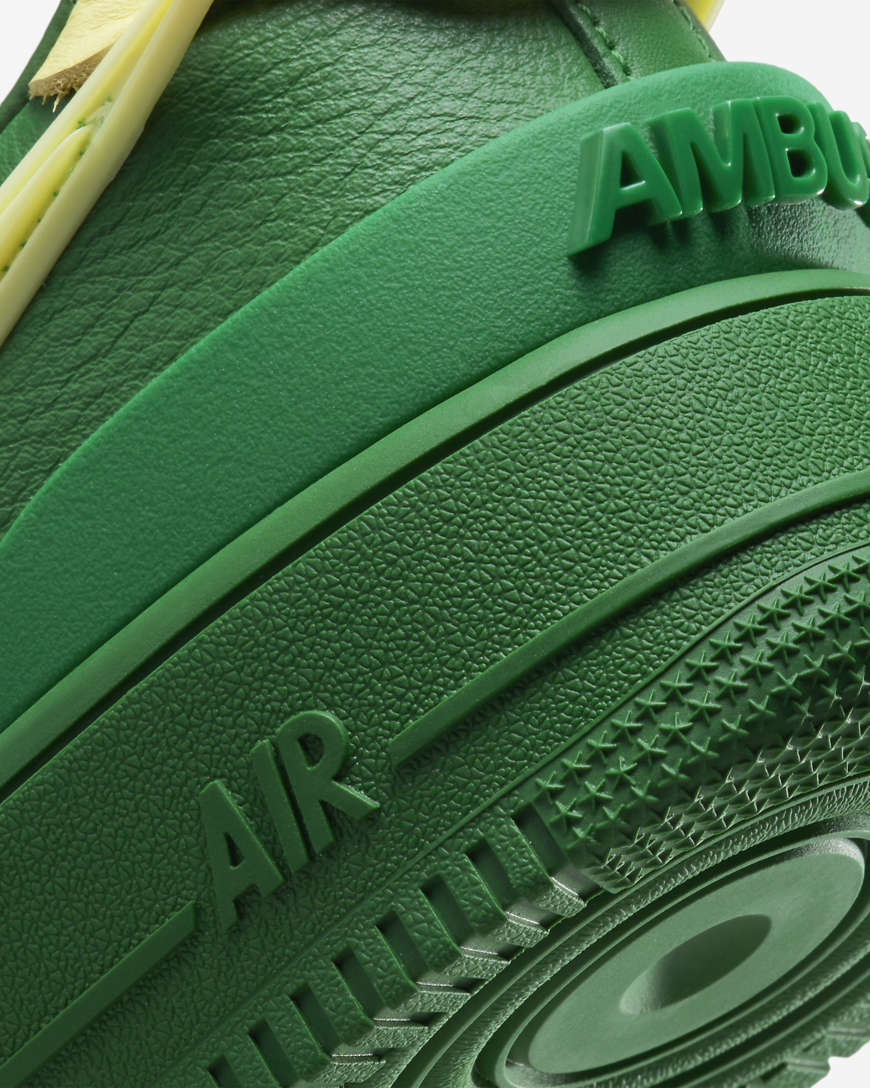 ナイキ エア フォース 1 LOW x アンブッシブラック グリーン