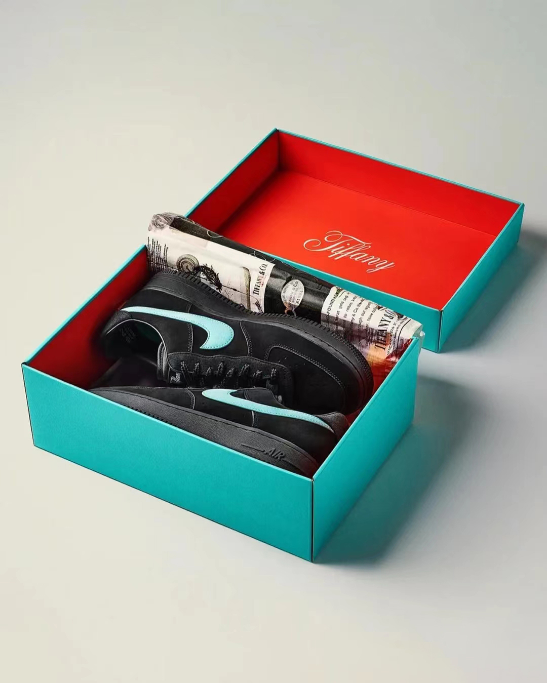 ★NIKE x TIFFANY★送関込★世界中を震撼させた話題のコラボ★ティファニー x ナイキエア フォース 1の限定