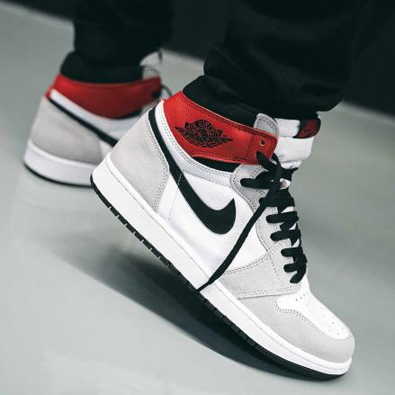 NIKE ナイキ AIR JORDAN 1 RETRO HIGH OG 'SMOKE GREY' エア ジョーダン ワン レトロ ハイ オージー "スモーク グレー" メンズ スニーカー WHITE/BLACK-LIGHT SMOKE GREY-VARSITY RED【海外展開 日本未入荷】