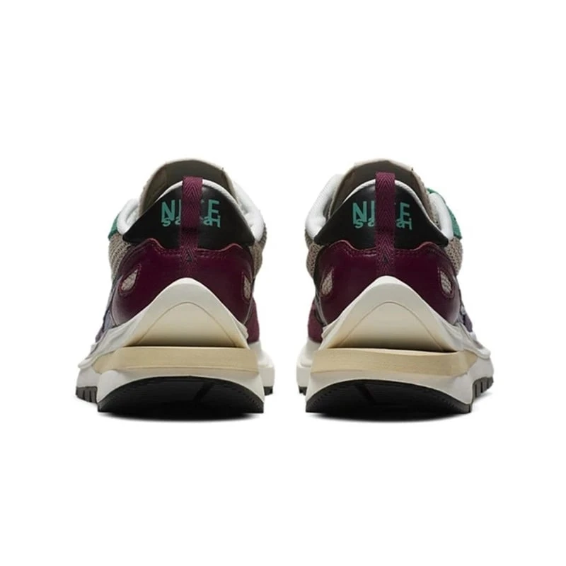 sacai x ナイキ VaporWaffle''StringVillainRed''