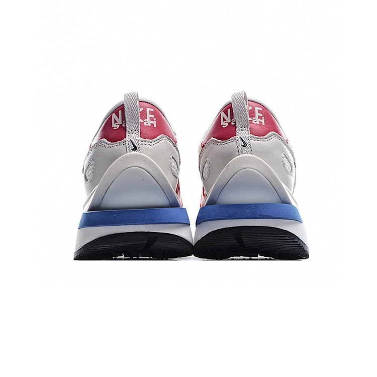 ナイキ x sacai VaporWaffle 'Royal Fuchsia'