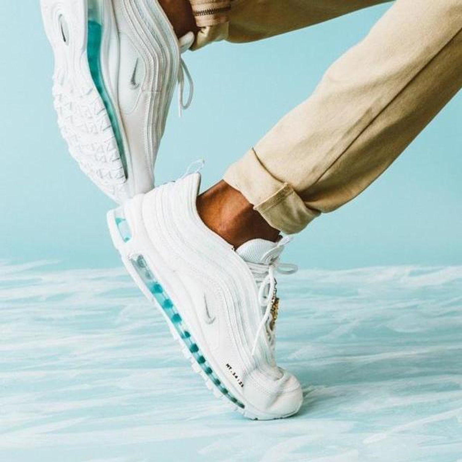 ナイキ エア マックス 97 MSCHF x INRI Jesus Shoes