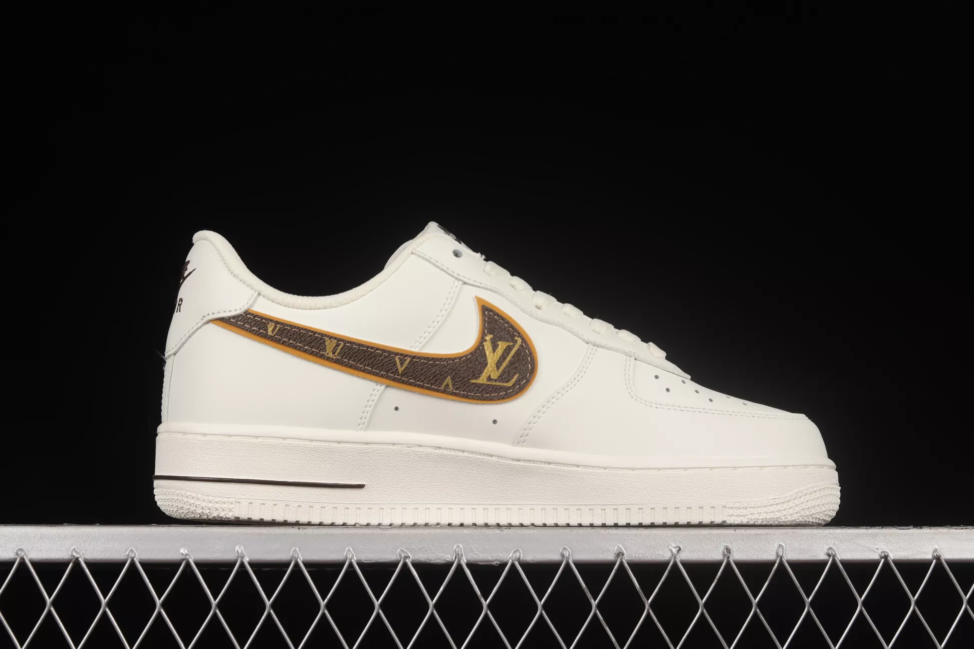 【新商品発売】【今年の新商品】LOUIS VUITTON X NIKE AIR FORCE 1 07 LOW RICE WHITE SHOES SNEAKERS【本物保証】【代金引換】