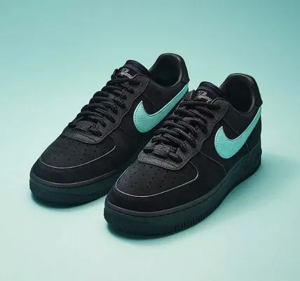 ★NIKE x TIFFANY★送関込★世界中を震撼させた話題のコラボ★ティファニー x ナイキエア フォース 1の限定