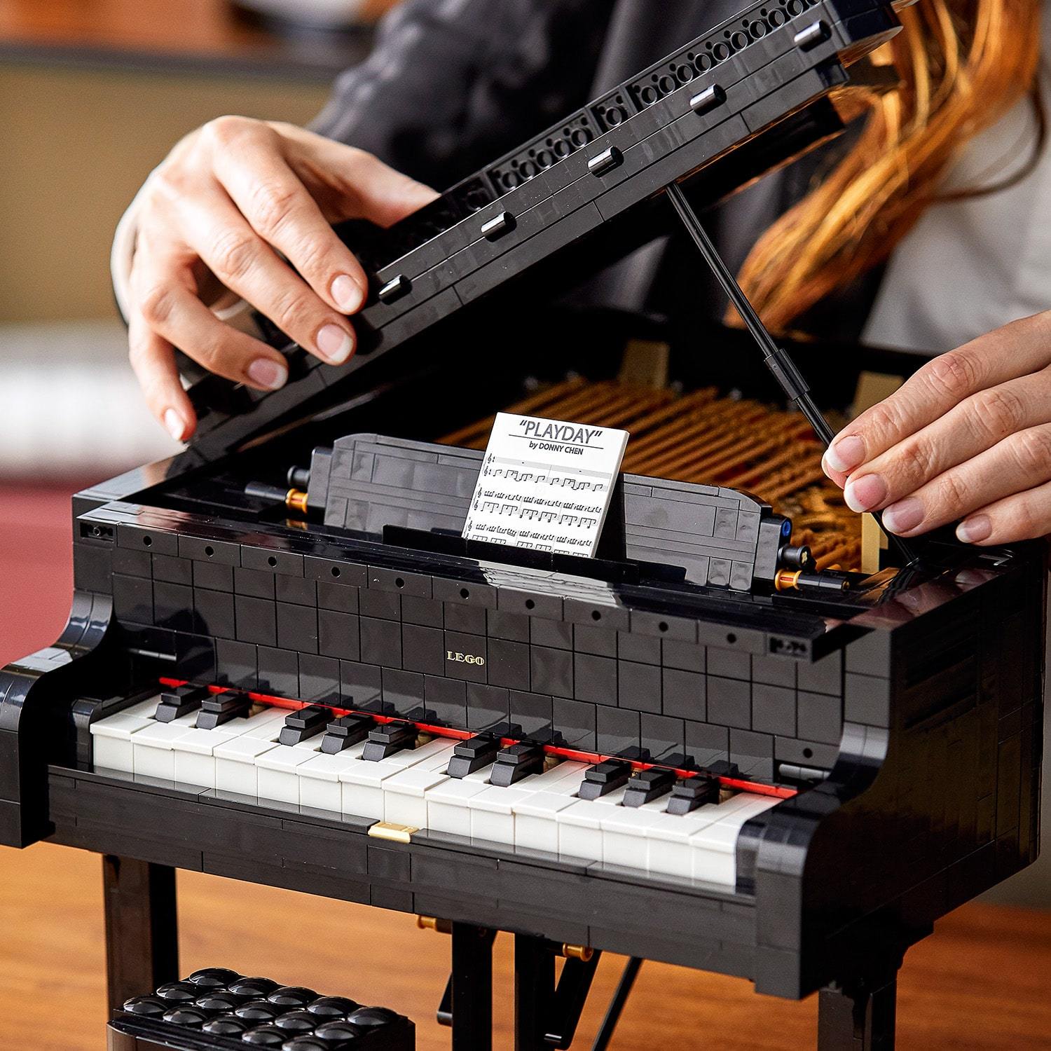 21323 Grand Piano