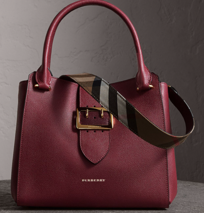 BURBERRY HANDBAG WITH THICK SLING AND MAGNETIC BUCKLE CLIP