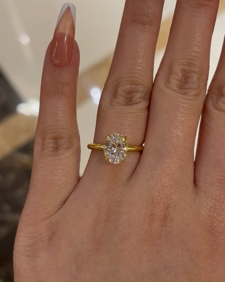 1.5カラット エレガント イエローゴールド オーバルカット 婚約指輪