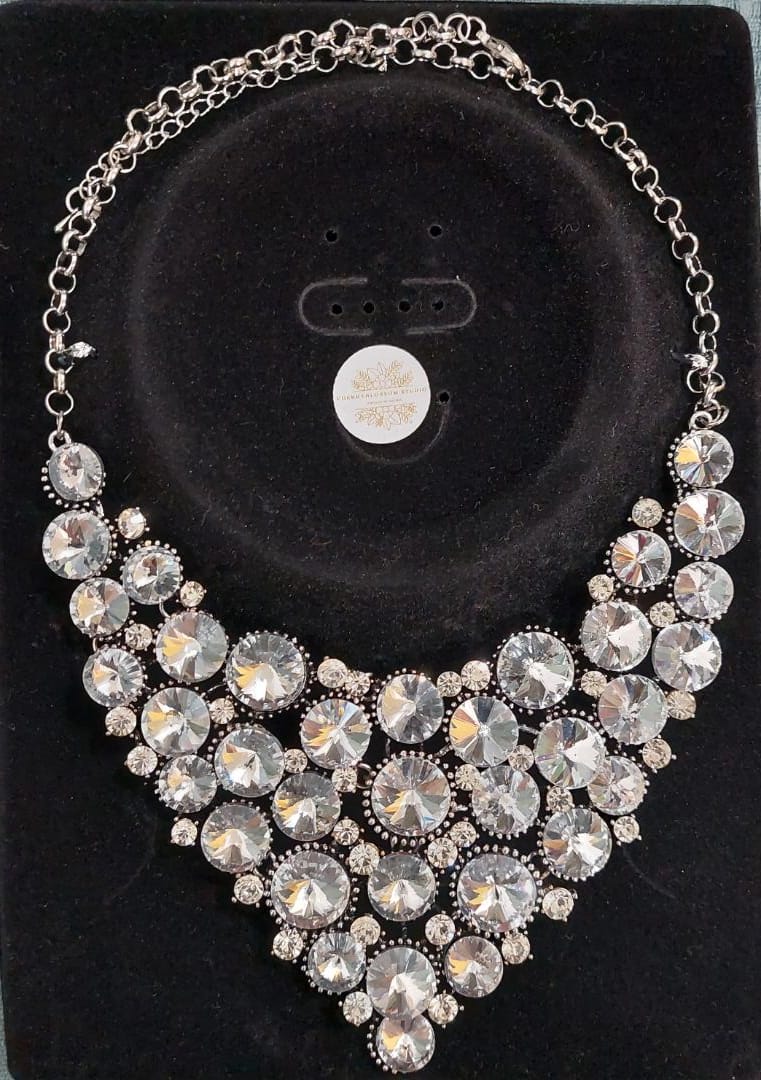 White on sale statement necklace