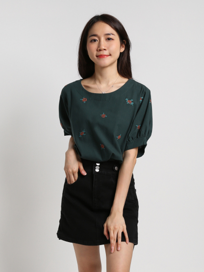 Loose Flower Pattern Top 18454