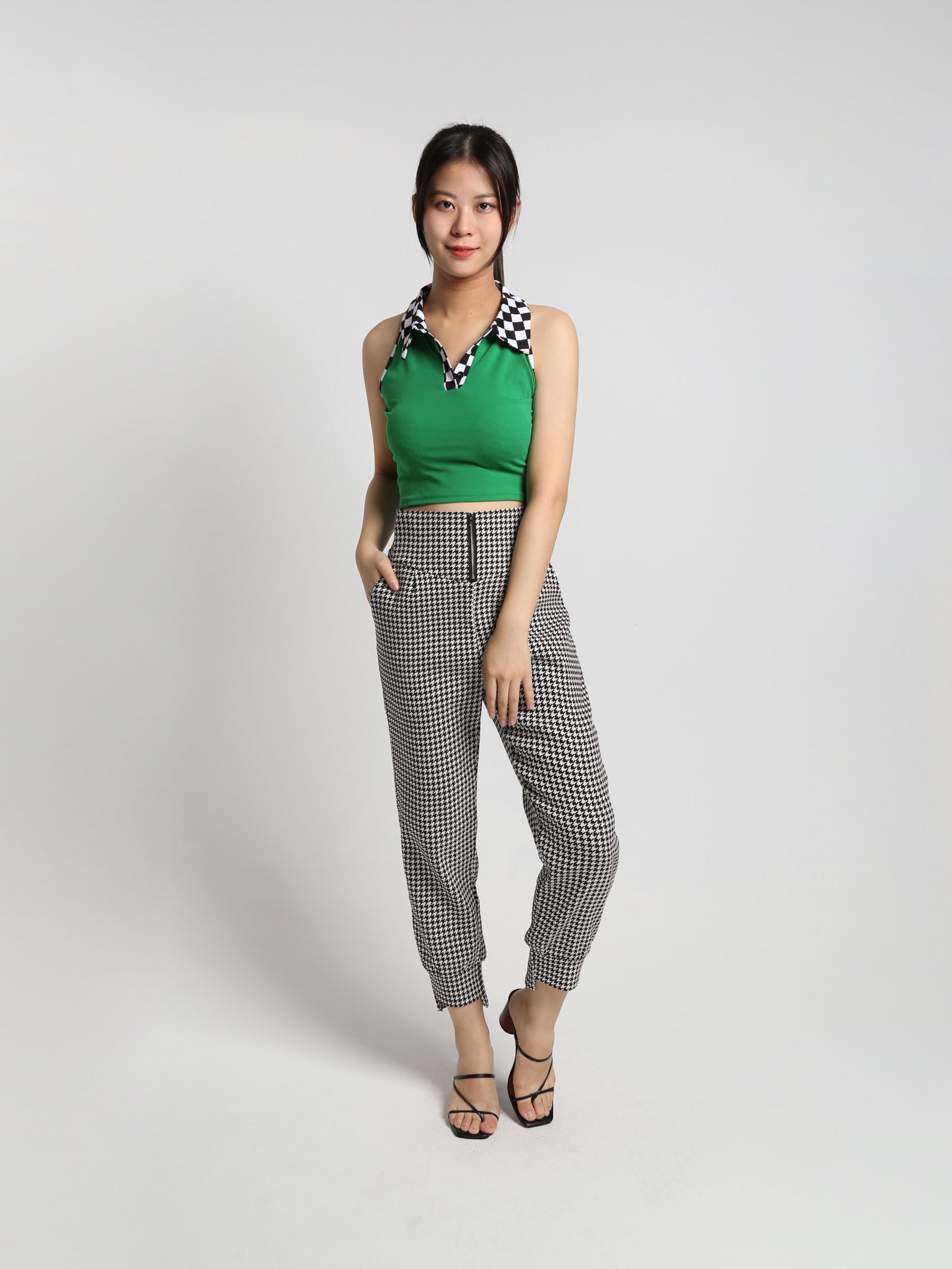 Sleeveless Halter Collar Checker Crop Top 23386