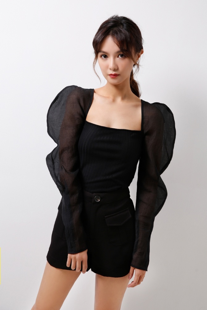 Structured Organza Sleeves With Knitted Base