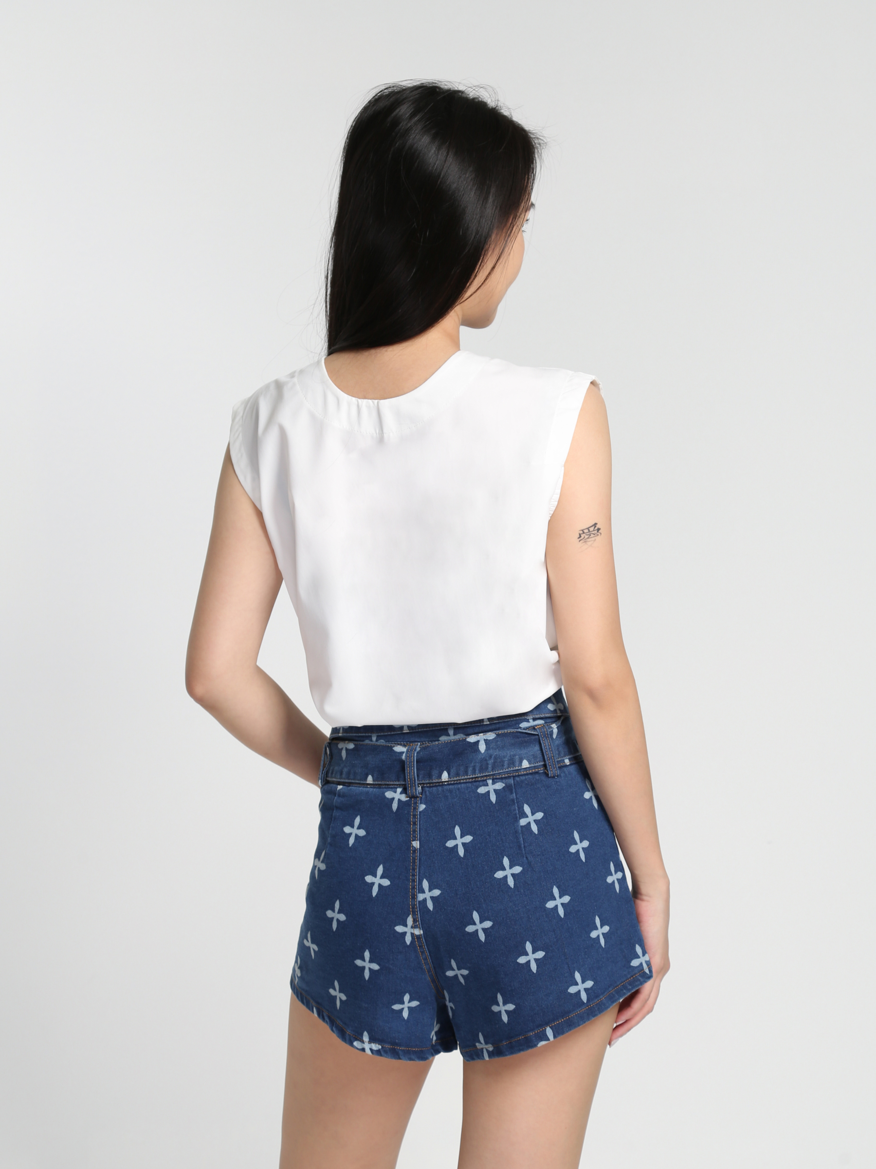 Sleeveless Front Buton Top 23126