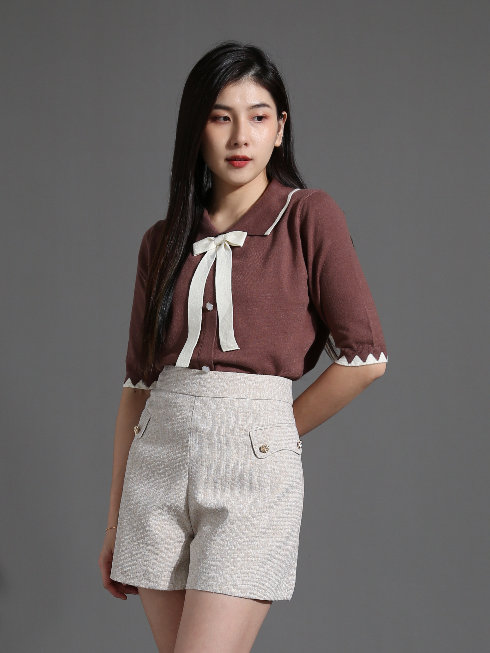 Back Zip Front Decorative Pocket Short Pant 26396