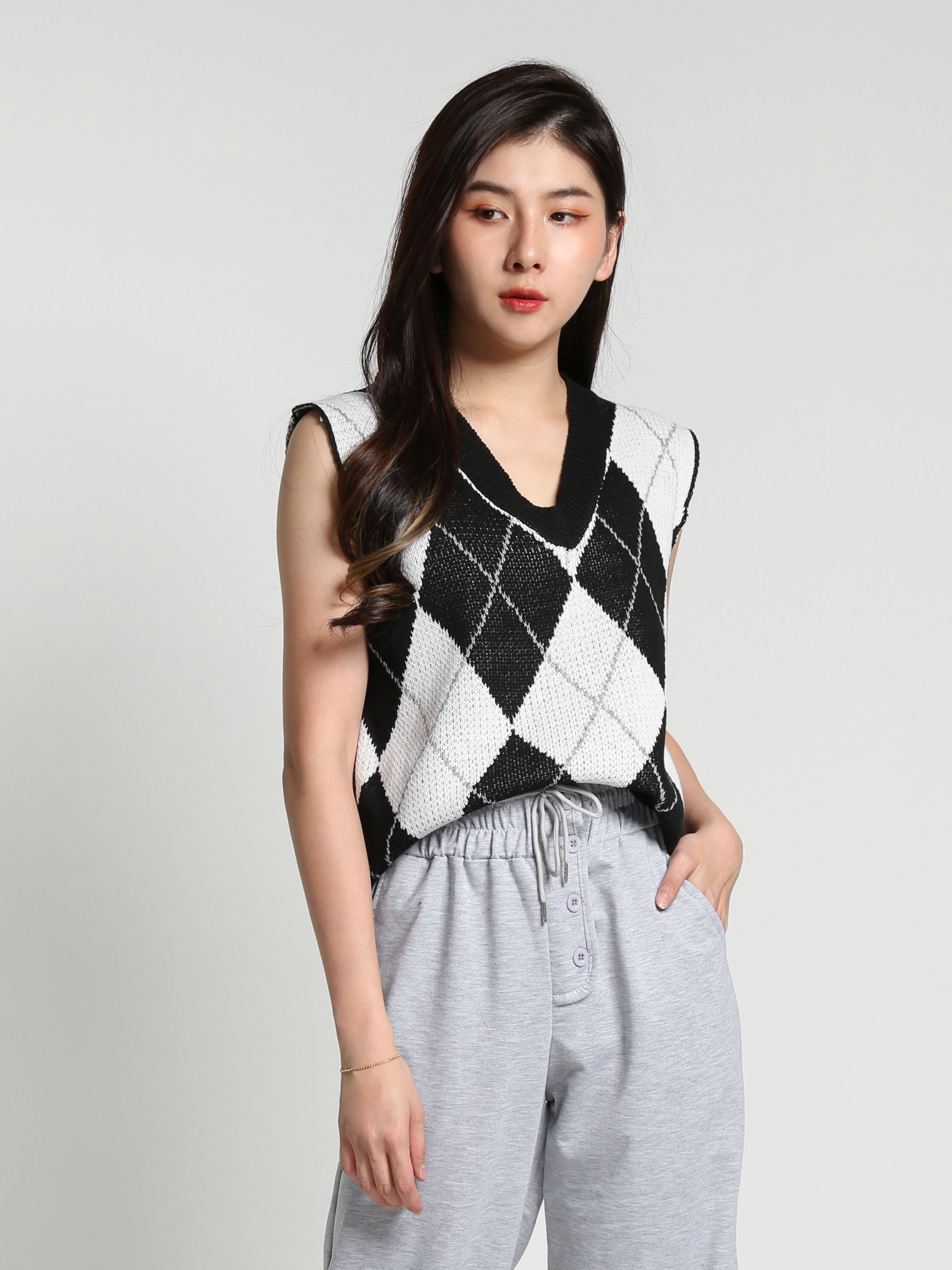 Sleeveless V Neck Top 26920