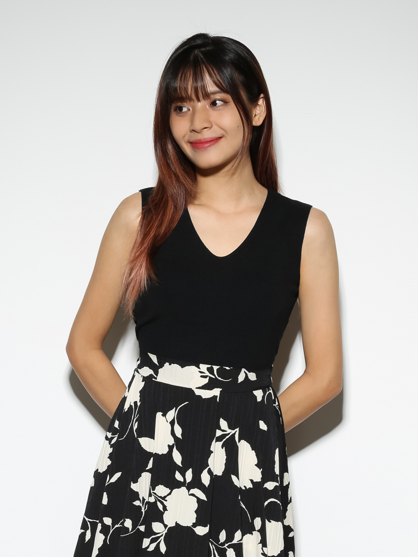 Sleeveless V Neck Top 29324