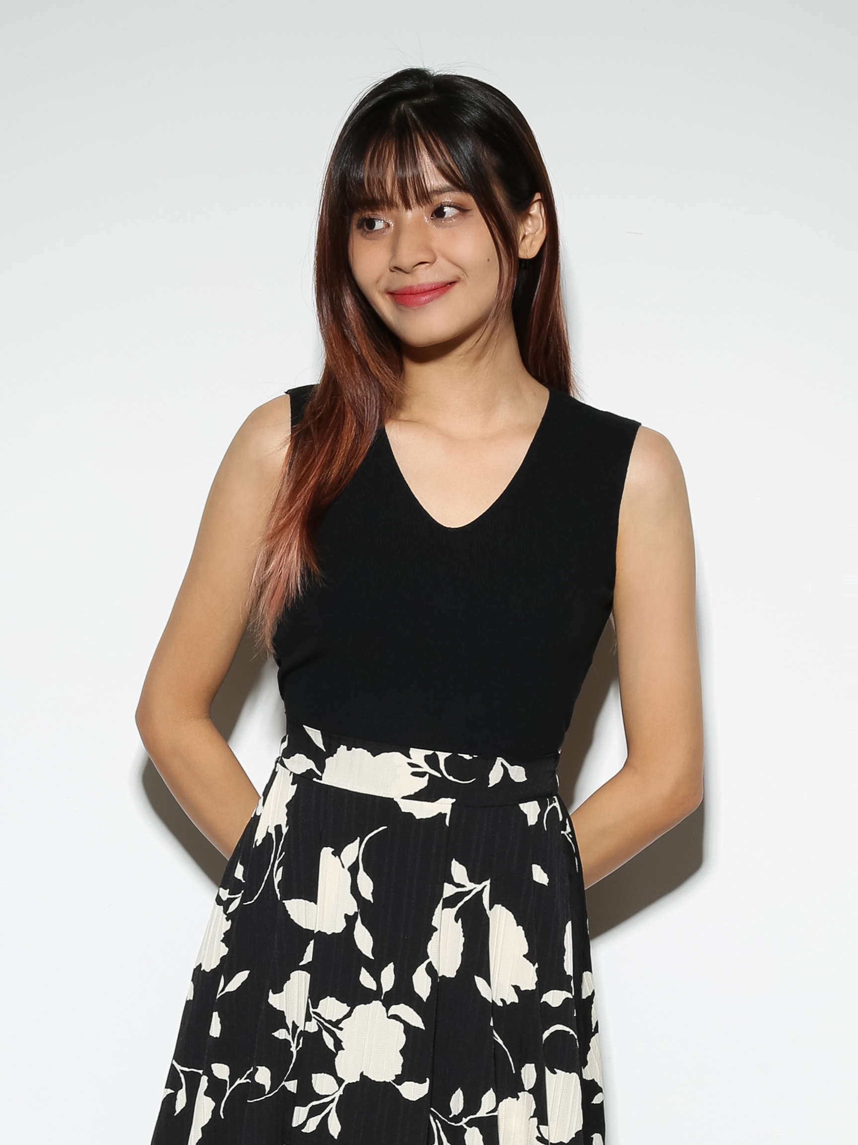 Sleeveless V Neck Top 29324