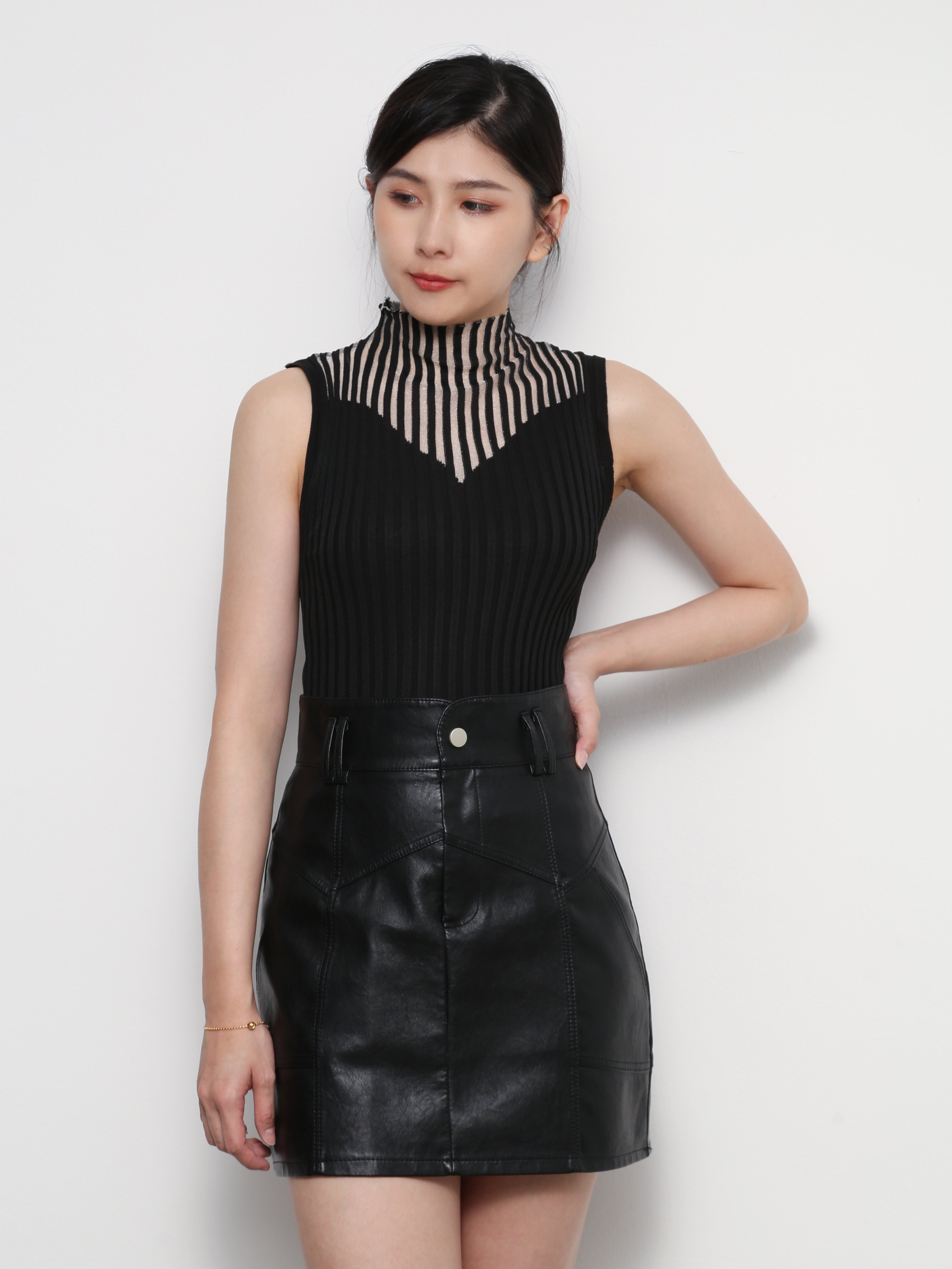 Sleeveless Knitted Turtke Neck Top 28443