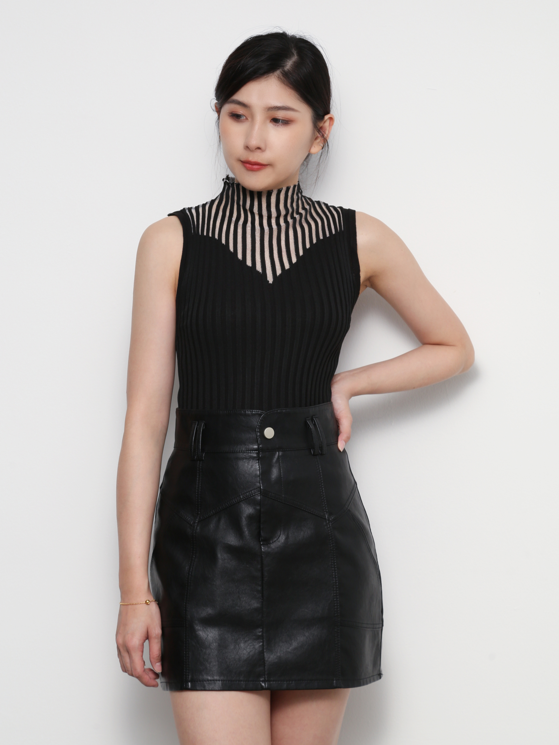 Sleeveless Knitted Turtke Neck Top 28443