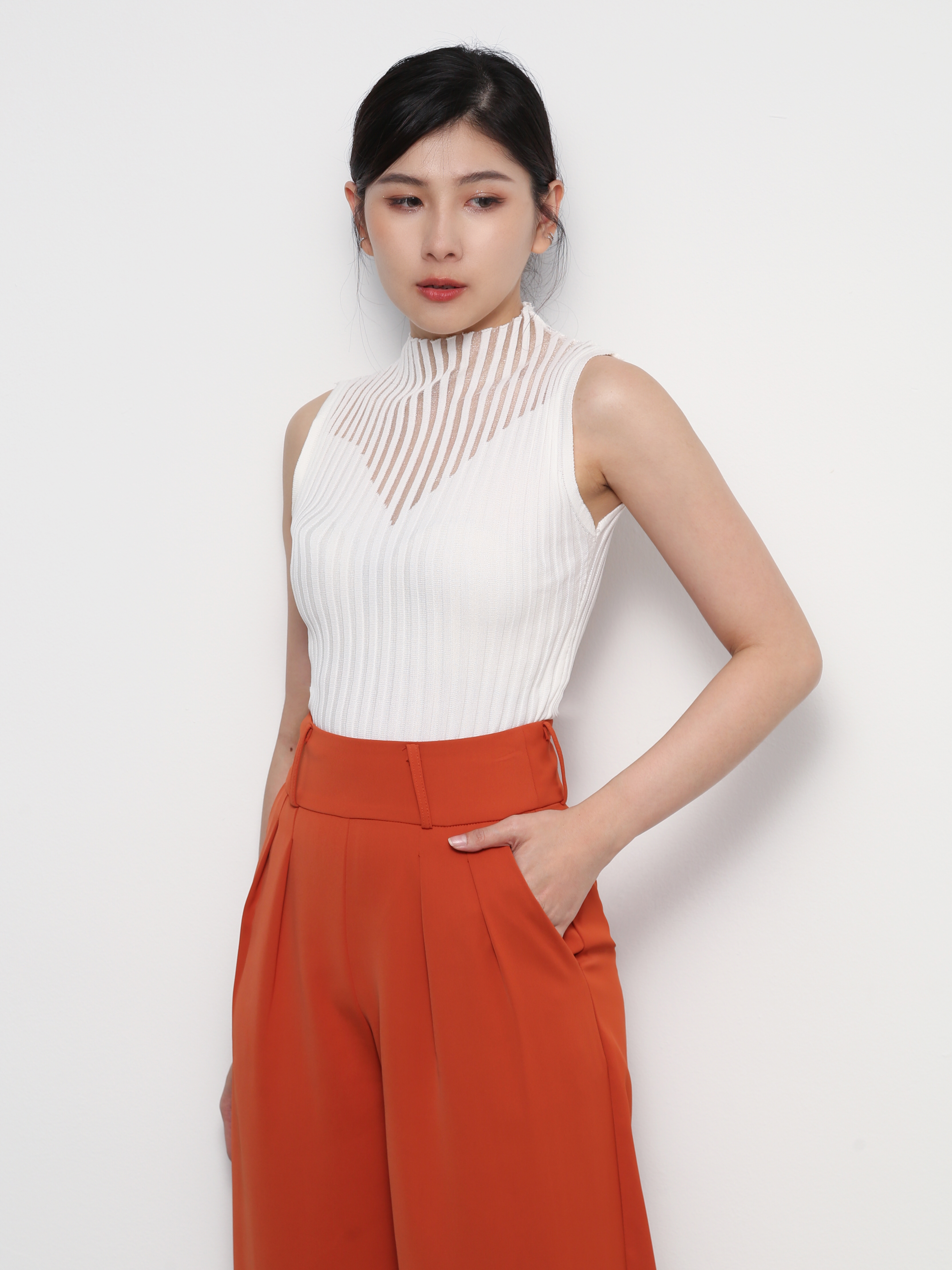 Sleeveless Knitted Turtke Neck Top 28443