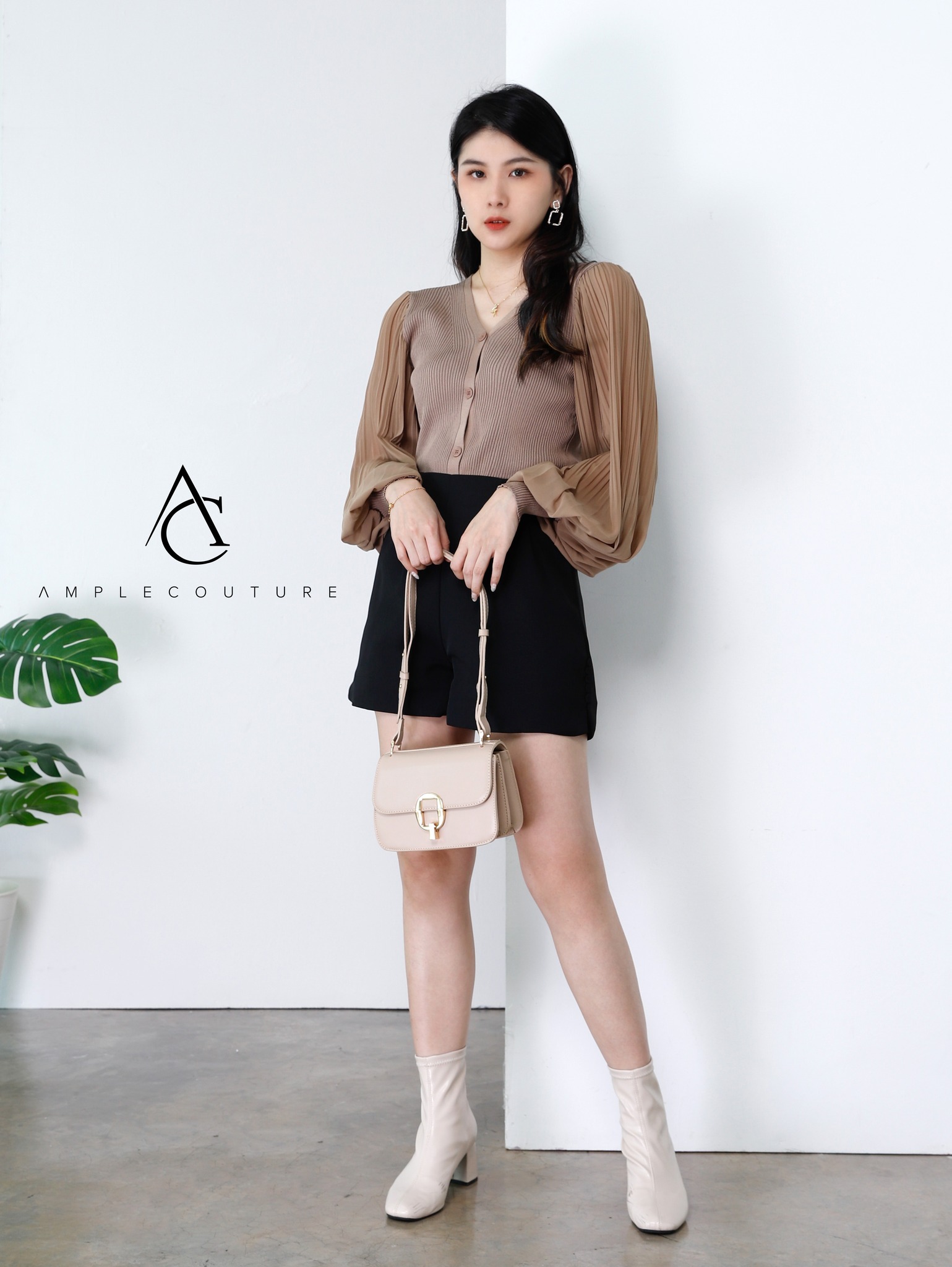 Back Zip Pleated Short Pant 24218