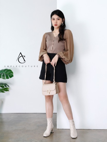 Back Zip Pleated Short Pant 24218