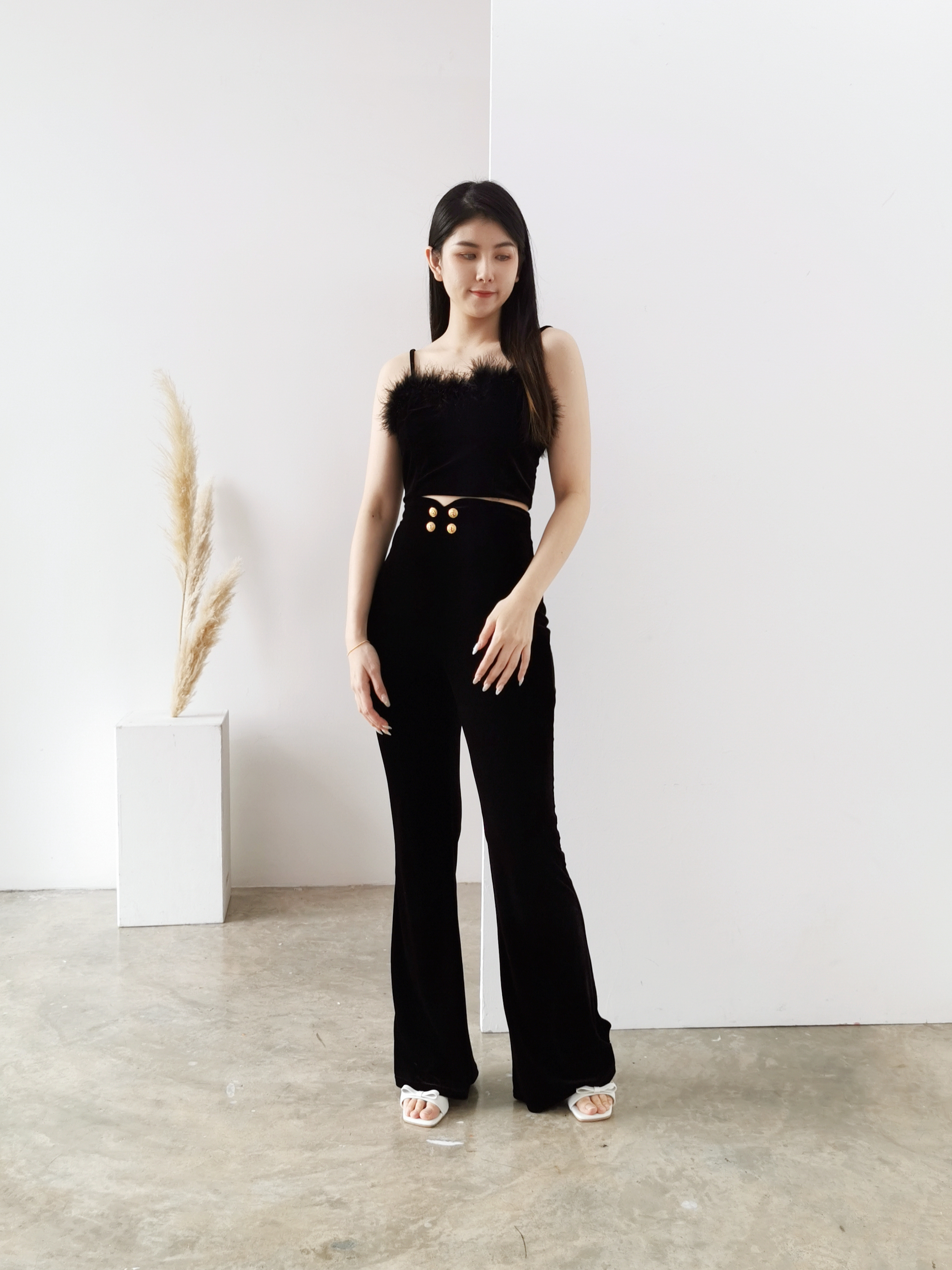 Sleeveless Fur Crop Top AC051