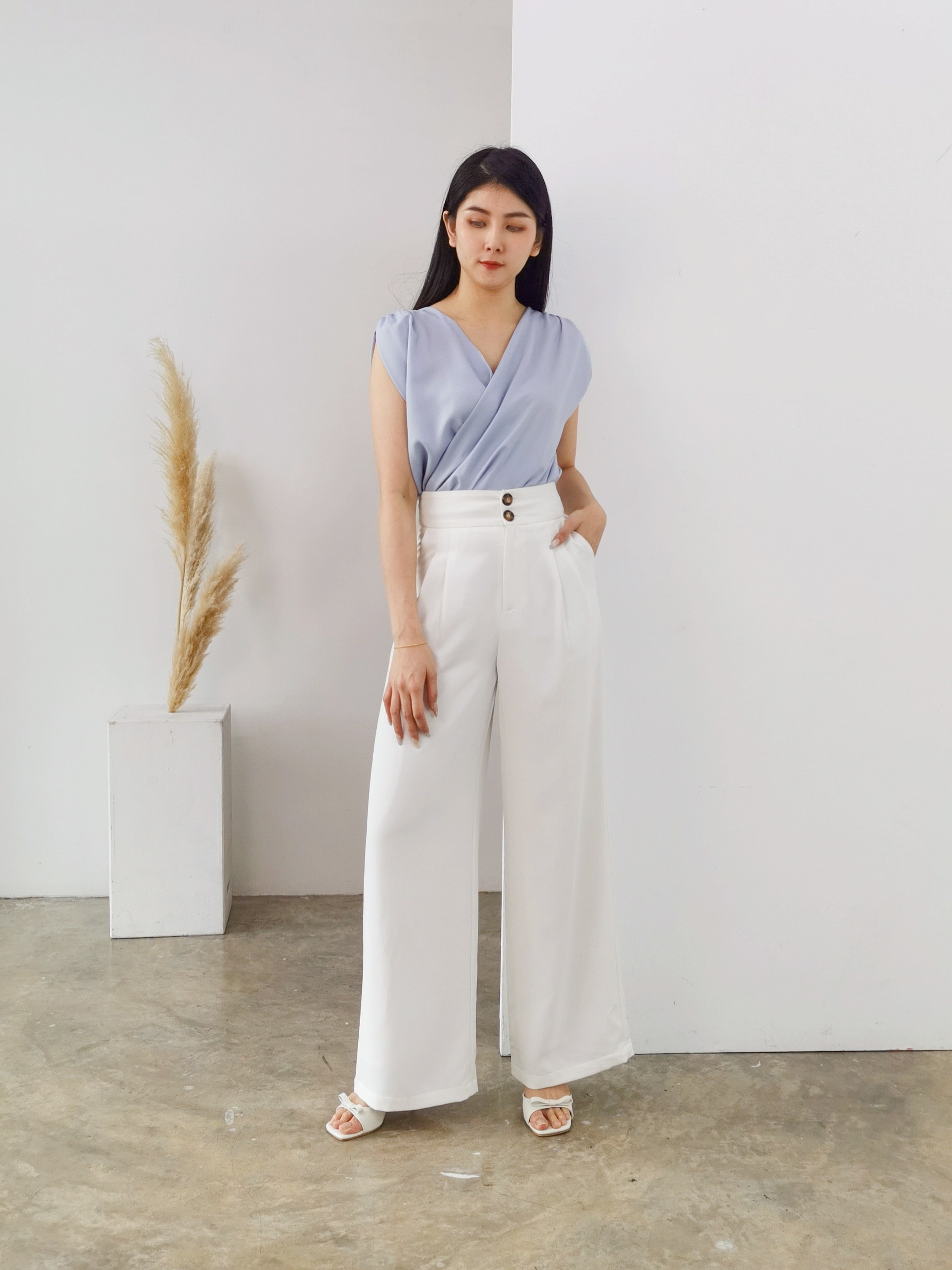 Sleeveless V Neck Wrap Top AC055