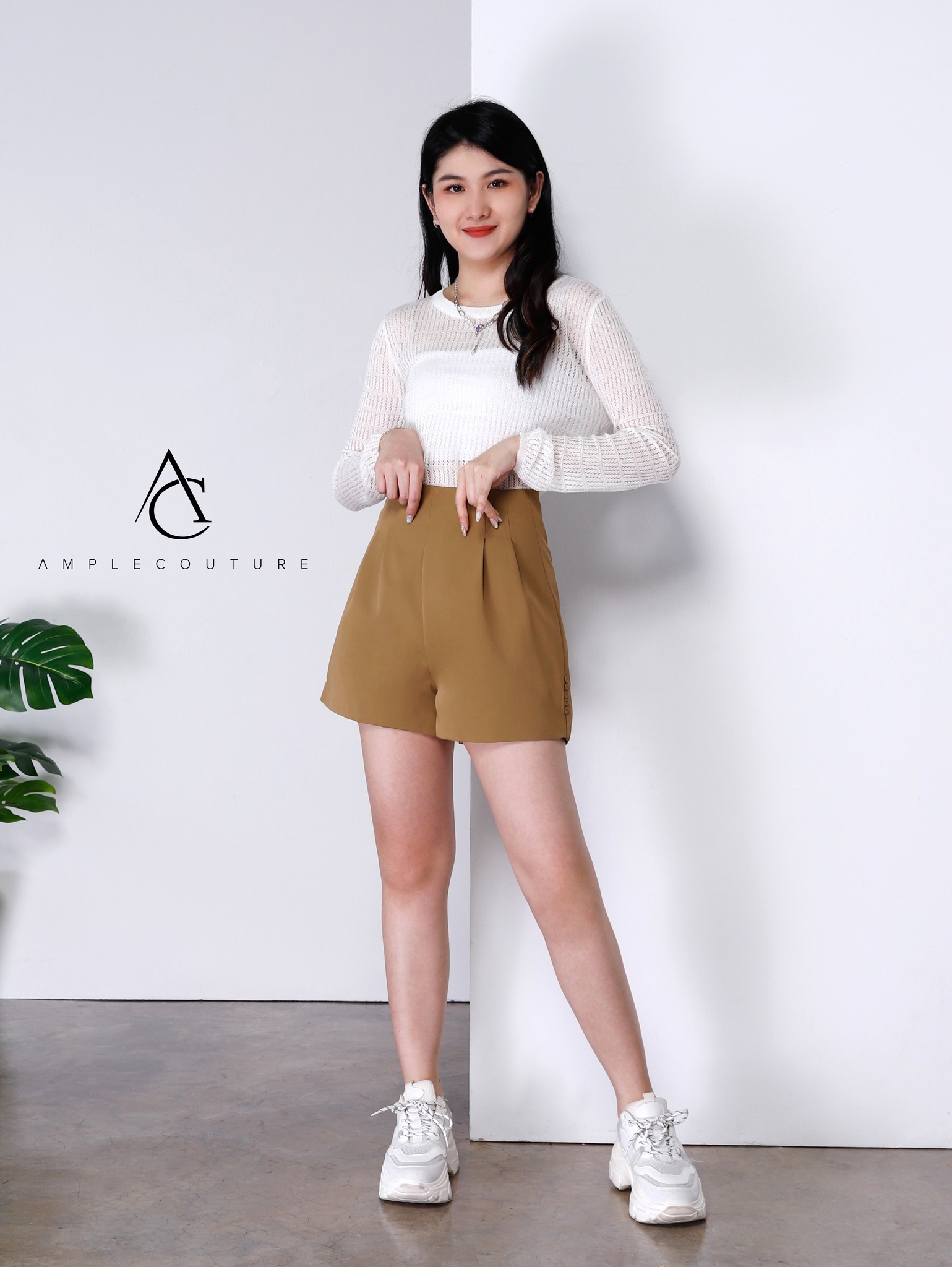 Back Zip Pleated Short Pant 24218