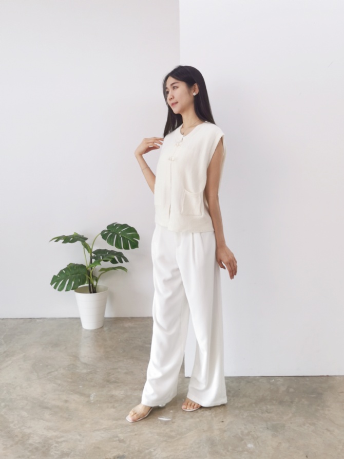 Front Button Sleeveless Top 24833