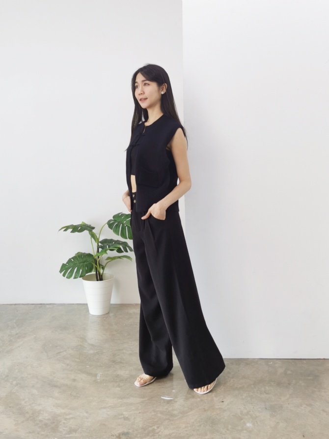 Front Button Sleeveless Top 24833