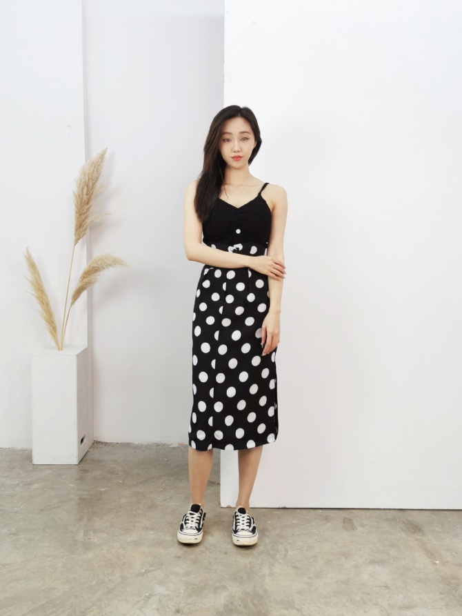 Knitted Strap With Decorative Button Top 16216