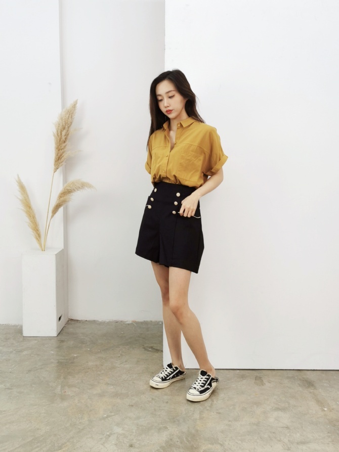 High Waist With Front Breasted Decorative Button Short Pants 16342