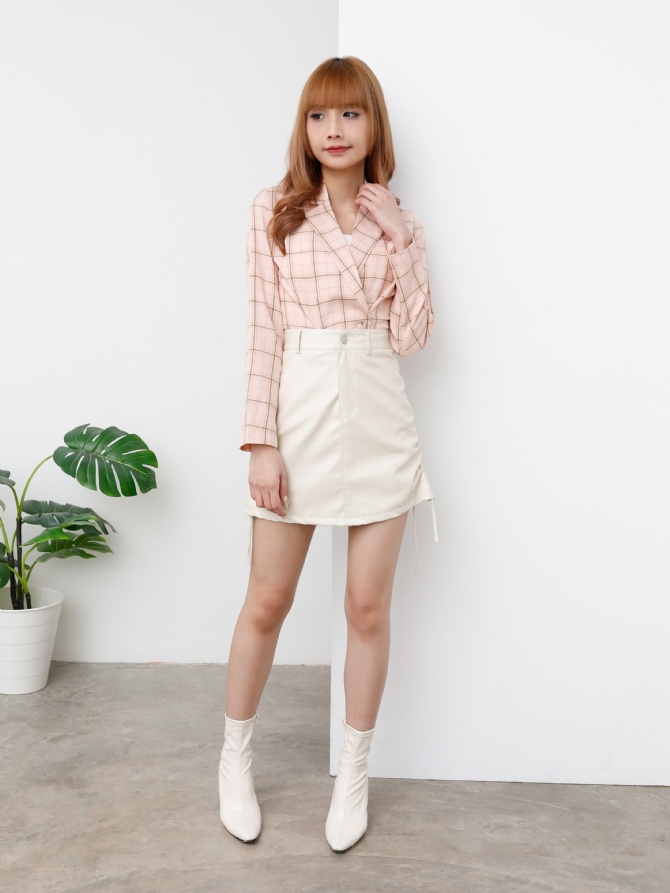 Back Zip Front Decorative Pocket Short Pant 24583