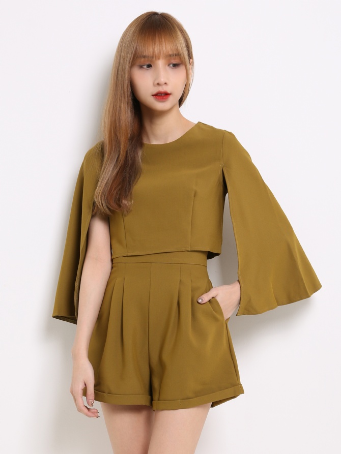 Bell Sleeve Crop Top With Short Pants 13826