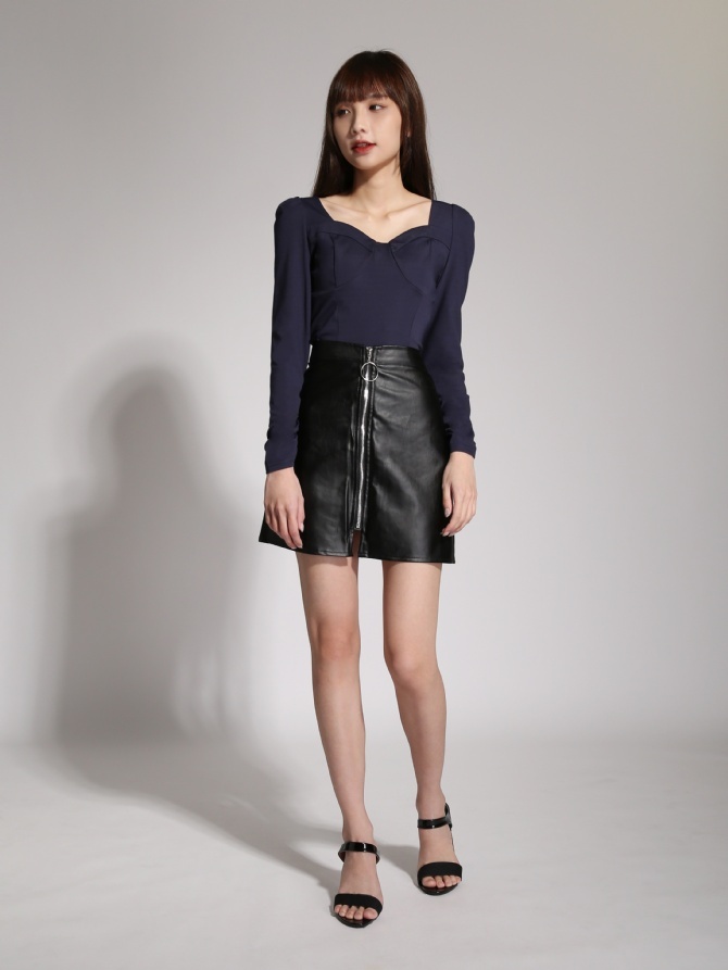 Long Sleeve Sweetheart Neckline Top 19616