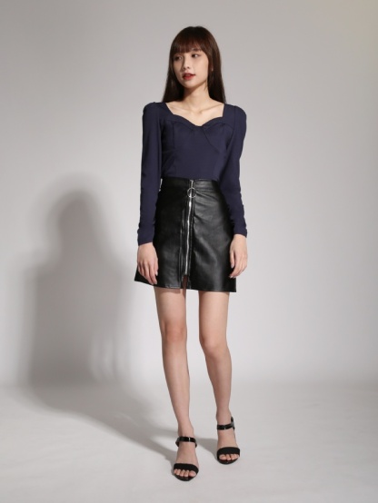 Long Sleeve Sweetheart Neckline Top 19616
