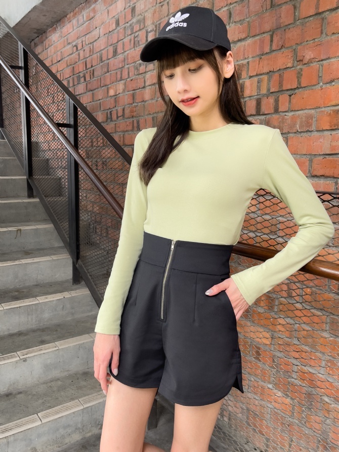 High Waist With Front Zip Short Pant 19203