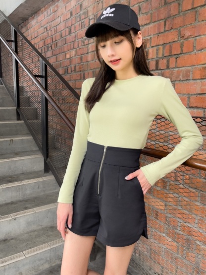 High Waist With Front Zip Short Pant 19203
