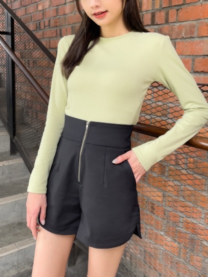 High Waist With Front Zip Short Pant 19203