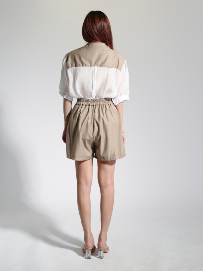 Notched Neck Top With Pleated Short Pant 22591