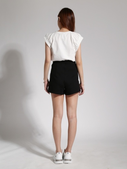 High Waist Side Pocket Back Zip Short Pants 24052