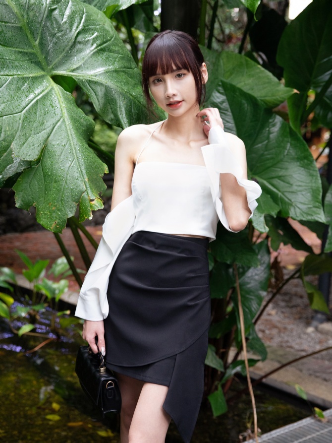 High Waist Side Pleated Skirt With Strap Skirt 20690