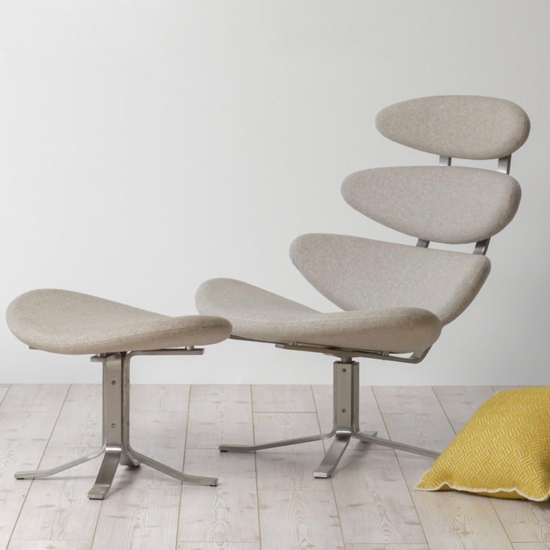 TR40014 Corona Chair and Ottoman