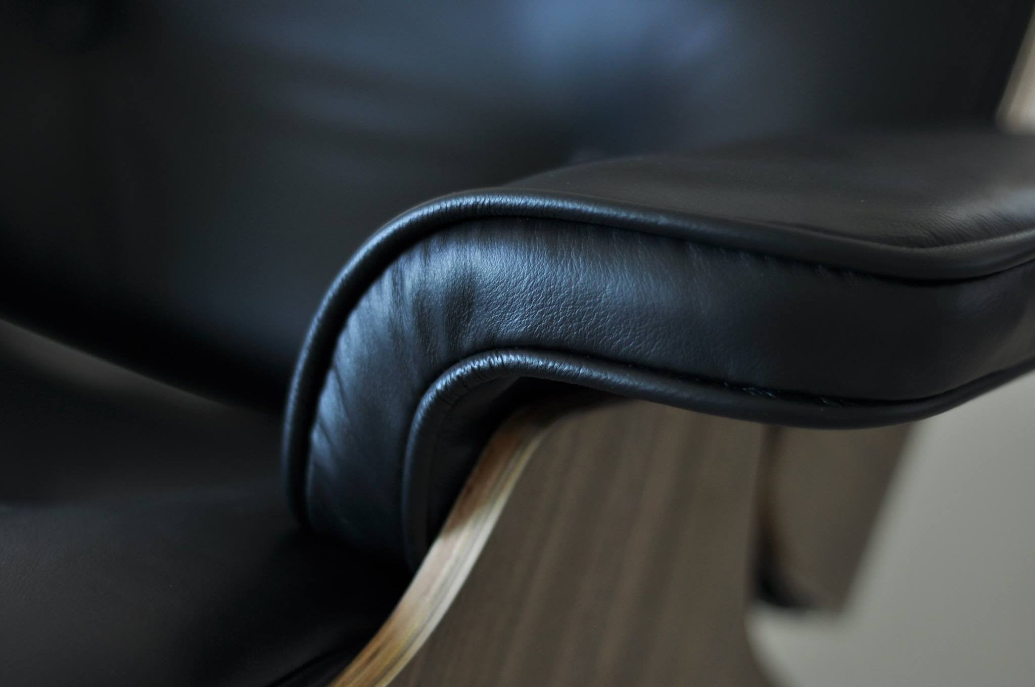 TR40006b  C-Eames Style Classic Lounge Chair & Ottoman